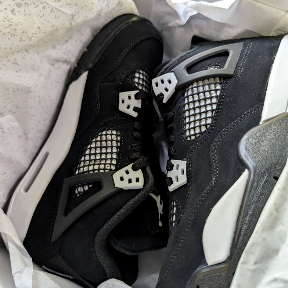 Jordan 4 White Thunder